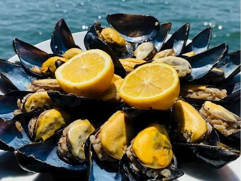 midye dolma (vẹm nhồi cơm) Aegean