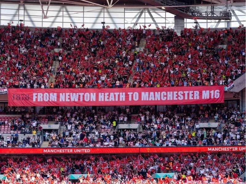 Khán đài sôi động mùa Ngoại hạng Anh