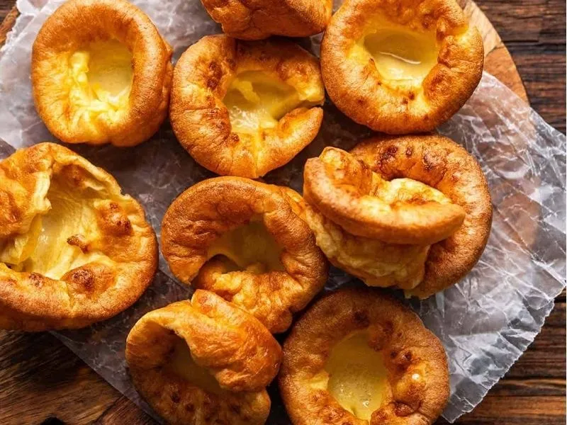Bánh Yorkshire Pudding nổi tiếng
