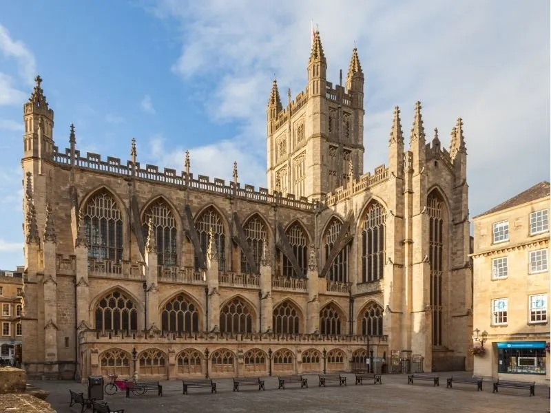 Bath Abbey gần nhà tắm La Mã