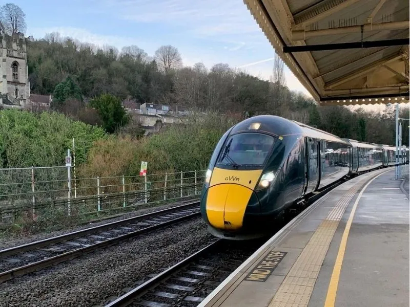 Tàu đi đến nhà tắm La Mã