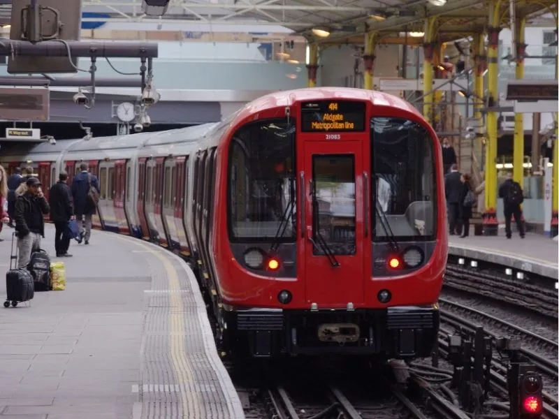 Hướng dẫn di chuyển tới bảo tàng Anh