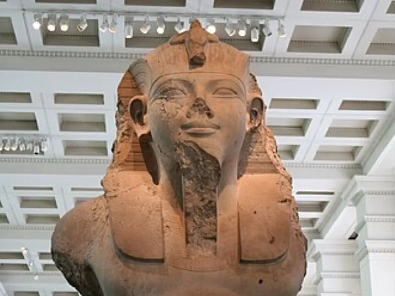 Tượng khổng lồ của Amenhotep III,khoảng năm 1370 TCN