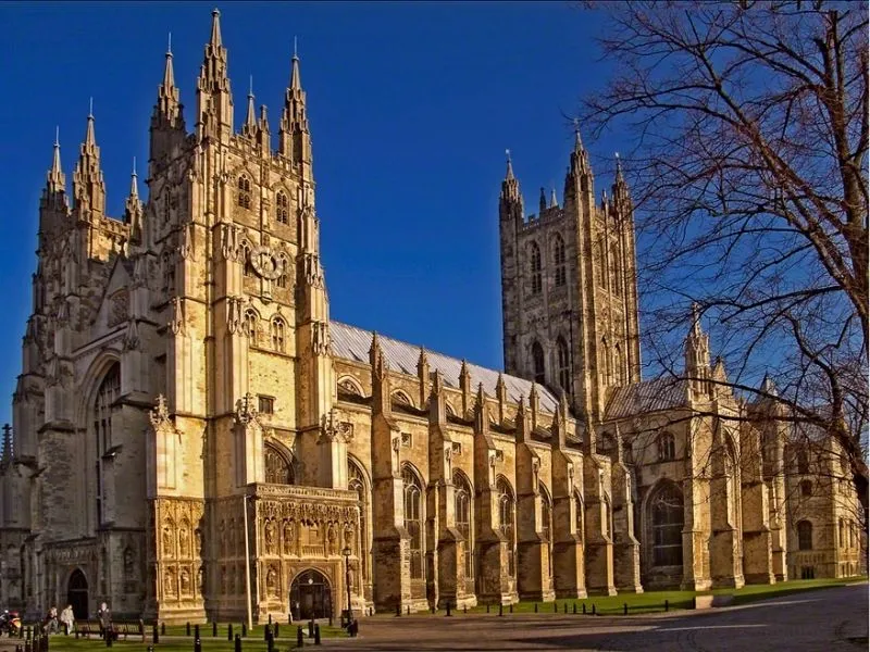 Canterbury Cathedral biểu tượng nghìn năm tuổi