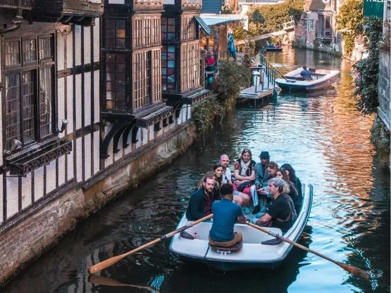 Du ngoạn bằng thuyền trên sông Stour thơ mộng