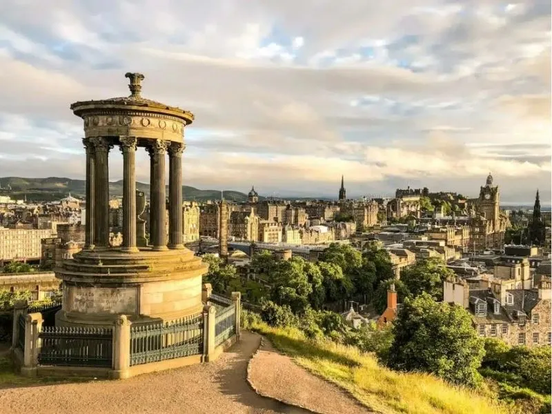 Calton Hill - Điểm ngắm toàn cảnh Edinburgh đẹp nhất xứ Scotland