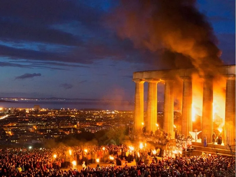 lễ hội Beltane Fire Festival Calton Hill