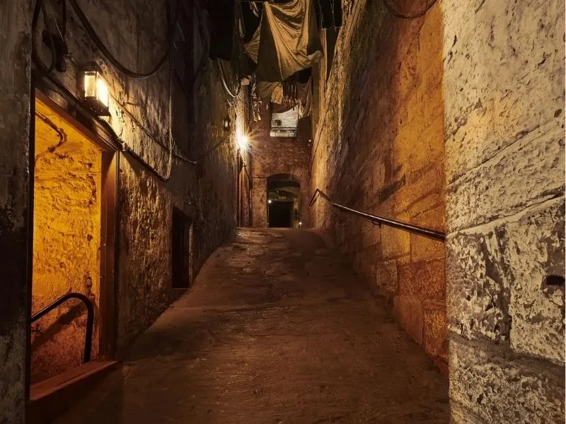 Không gian ngầm và kiến trúc cổ độc đáo   Mary King’s Close