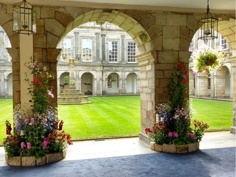 Khu vườn Hoàng gia Palace of Holyrood