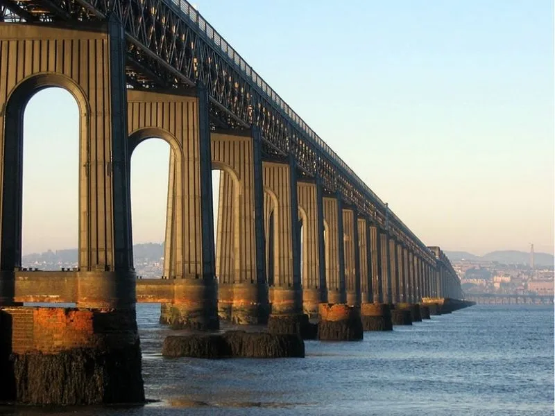 Cây cầu huyền thoại Tay Rail Bridge