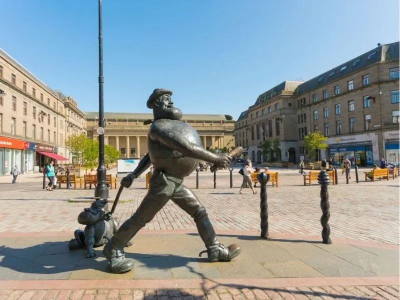 Phố cổ và không gian nghệ thuật đường phố Dundee