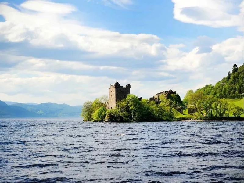 nguồn gốc cái tên của hồ Loch Ness