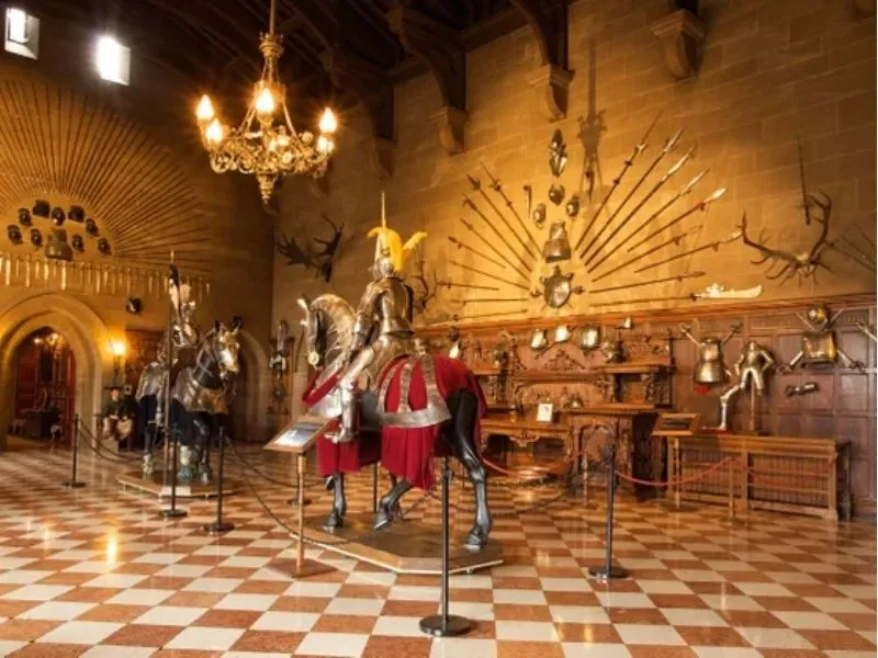 Sảnh chính trong lâu đài