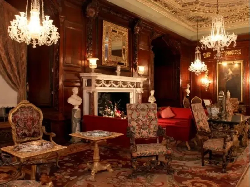 Kiến trúc ấn tượng bên trong lâu đài (ảnh sưu tầm)