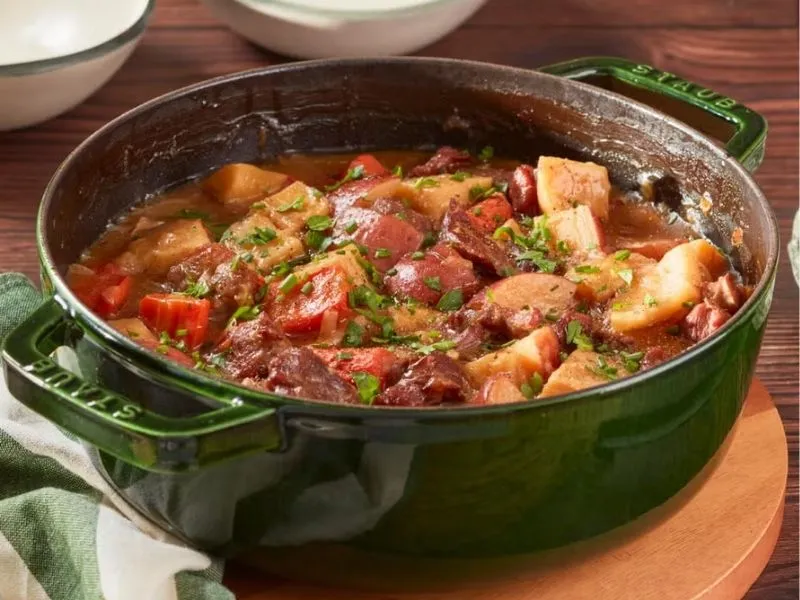Irish Stew món hầm thịt cừu với rau củ thơm lừng
