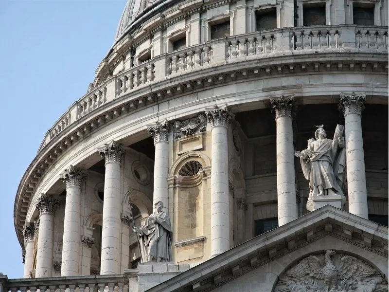 Ban công bao quanh mái vòm