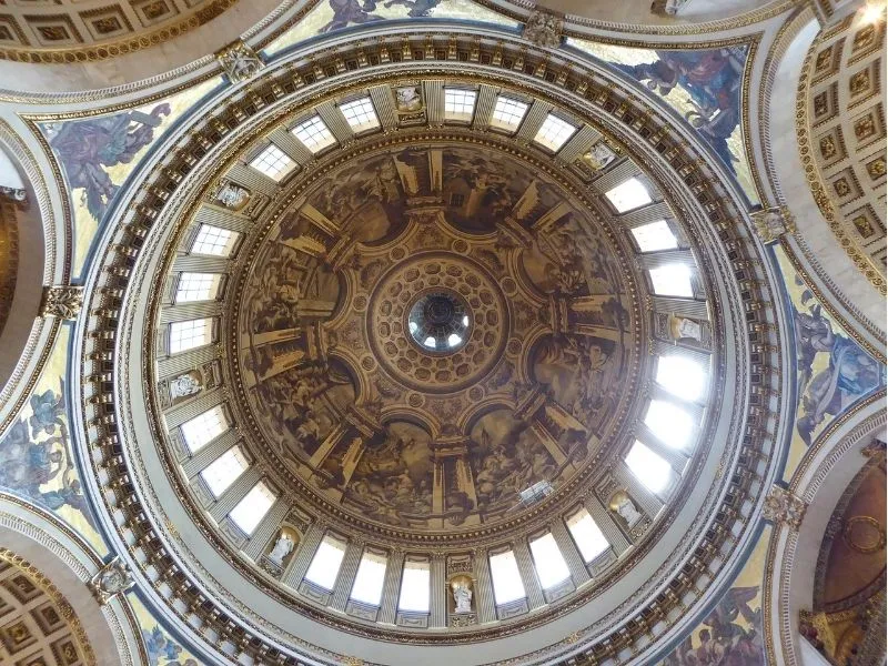 Vòm trần độc đáo của nhà thờ