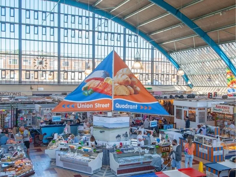 Swansea Market khu chợ trong nhà lớn nhất xứ Wales