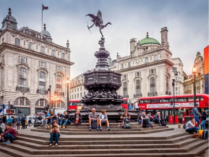 Du lịch Piccadilly Circus: Điểm hẹn sôi động giữa lòng thủ đô Anh