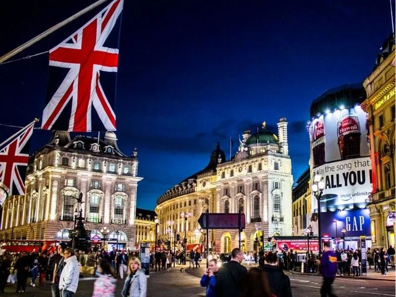 Các cửa hàng bán lẻ ở Piccadilly Circus