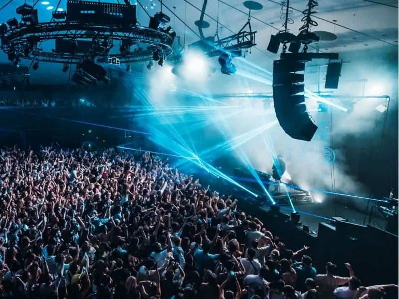 Thưởng thức nhạc sống 