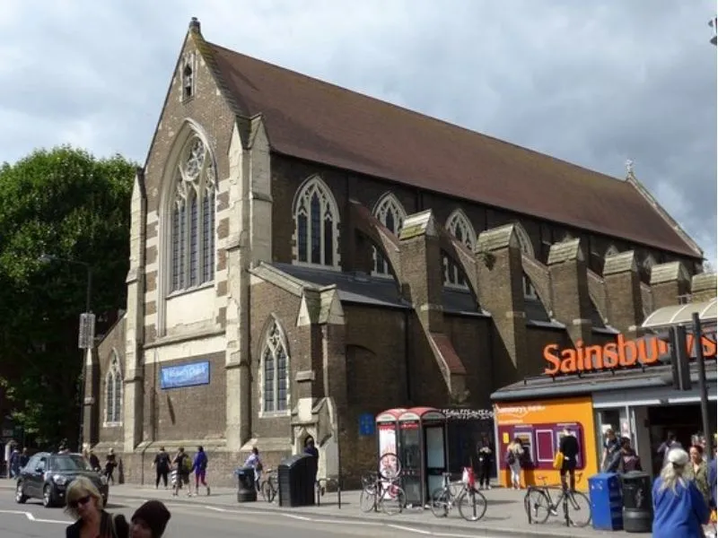 Tham quan Nhà thờ St Michael