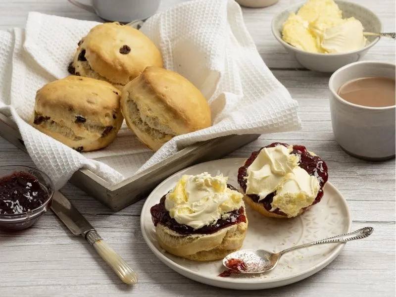 cream tea kiểu Cornwall