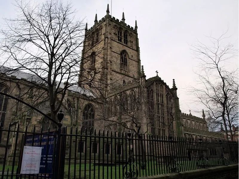 Nhà Thờ St Mary - Kiến trúc Gothic và sự tĩnh lặng