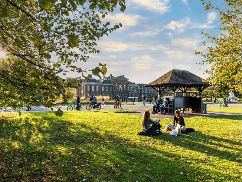 Khám phá Hyde Park London: Lá phổi xanh giữa lòng thủ đô