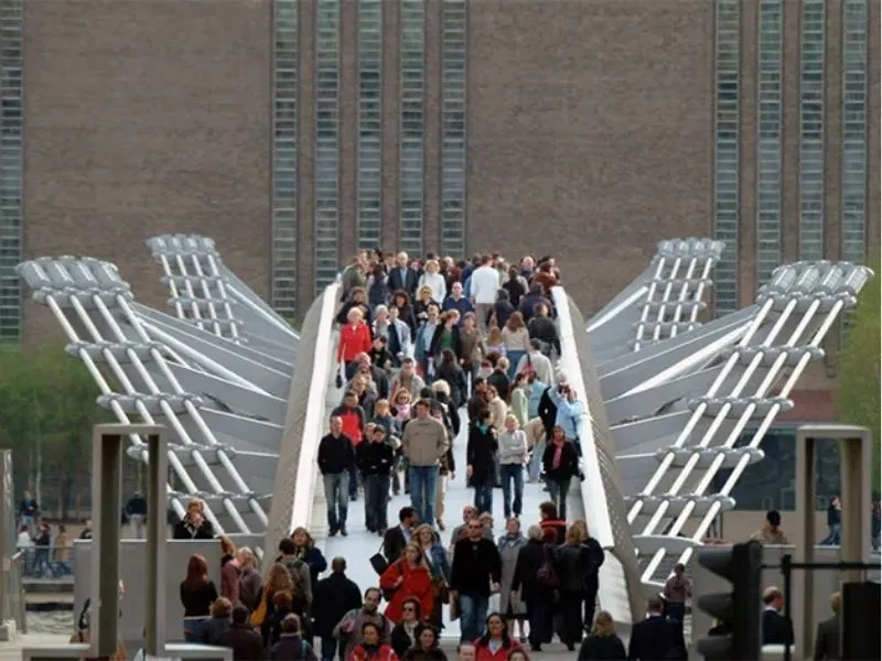 Sự cố “dao động” nổi tiếng và quá trình cải tạo