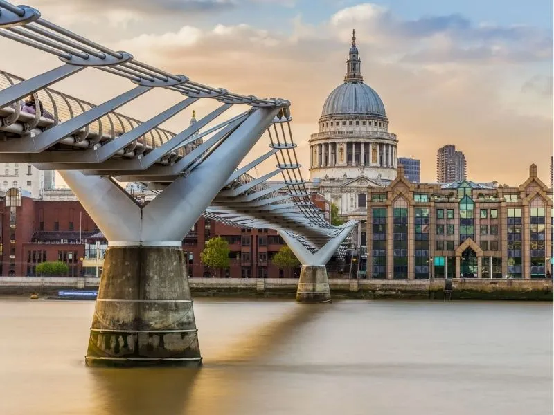 Millennium Bridge – Cây cầu thép thiên niên kỷ giữa lòng London