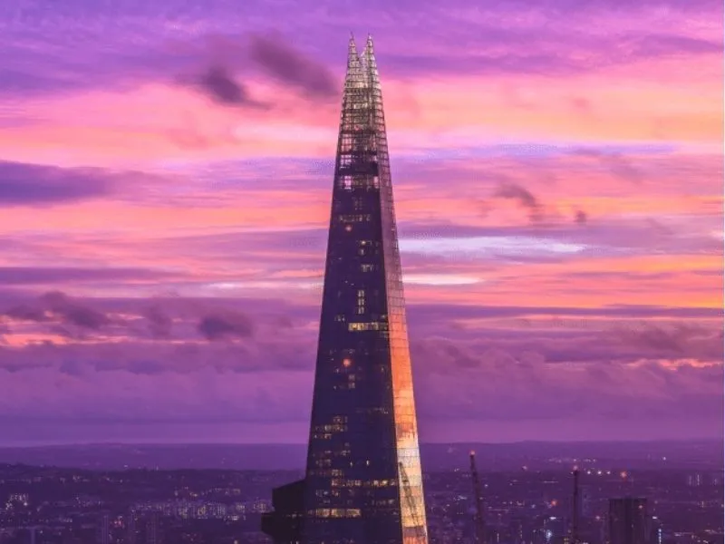 Tòa nhà khi có ánh hoàng hôn