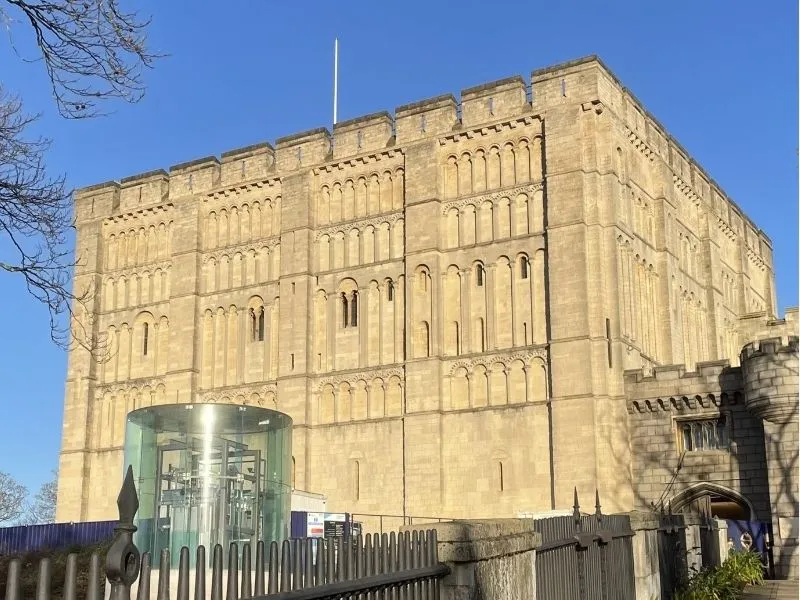 Bên ngoài lâu đài Norwich