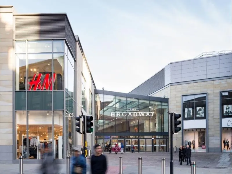 trung tâm Broadway Shopping