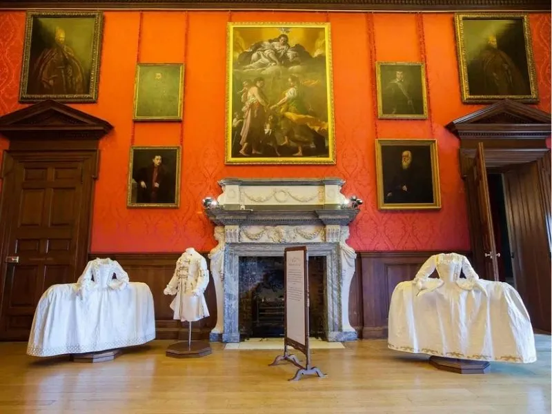 Các dấu ấn hoàng gia tại cung điện