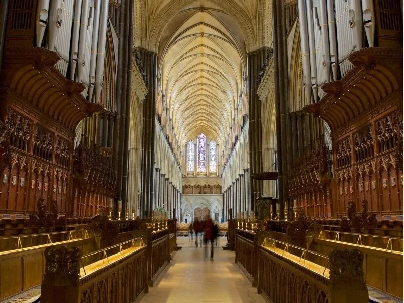 Nội thất cổ kính và tráng lệ