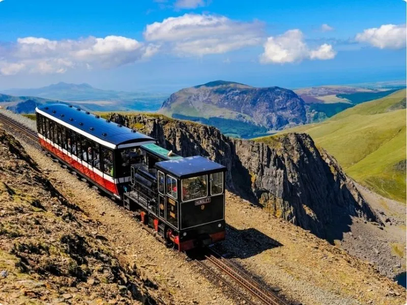Đi tàu hỏa cổ Snowdon Mountain Railway