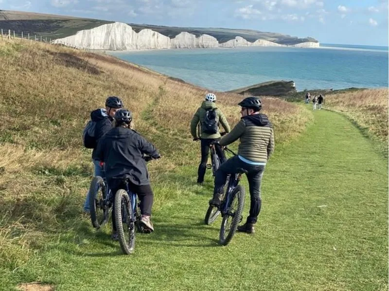 Tour xe đạp tham qua Seven Sisters