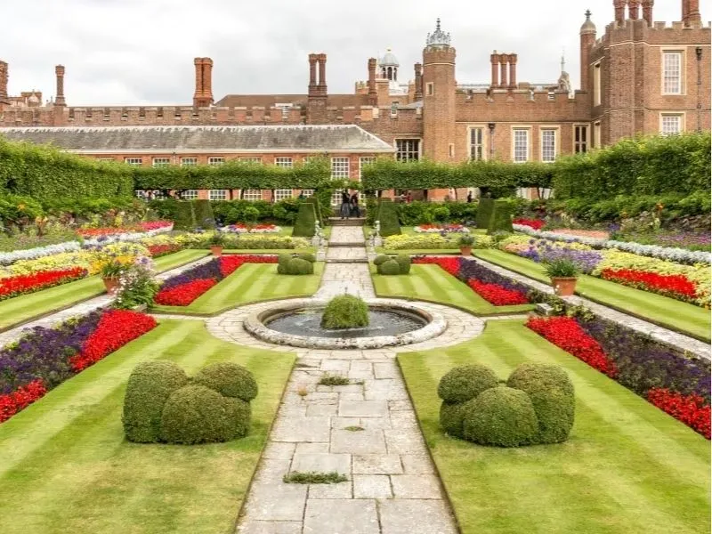 Khu vườn hoàng gia Hampton Court
