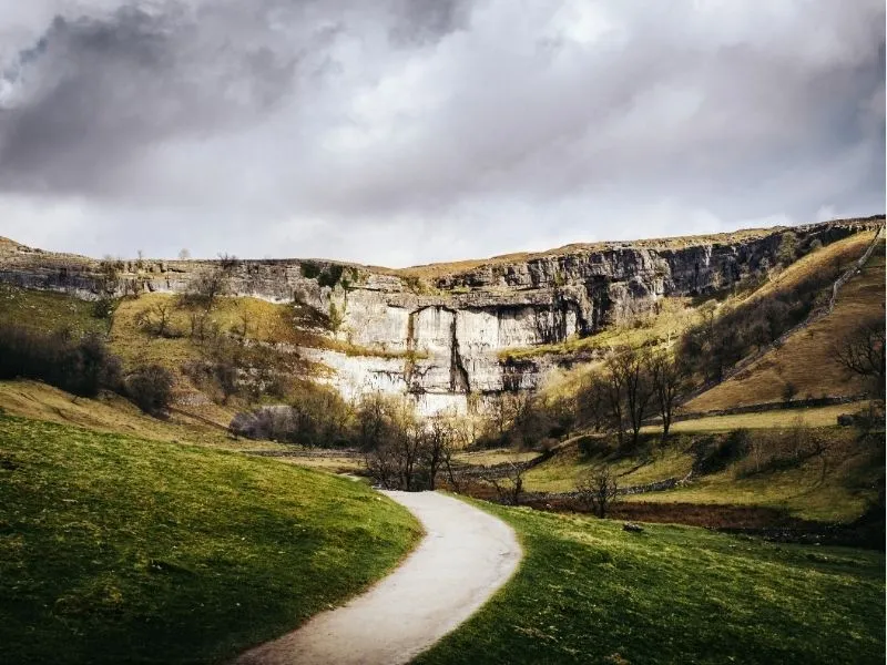 Khám phá kỳ quan địa chất Malhamdale