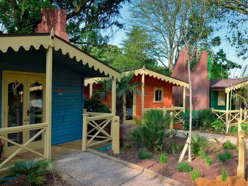 Ngủ qua đêm trong sở thú London