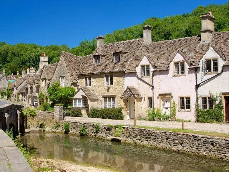 Nên đi Castle Combe vào mùa nào?