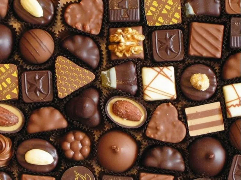 Đi Anh nên mua gì? Socola và bánh ngọt