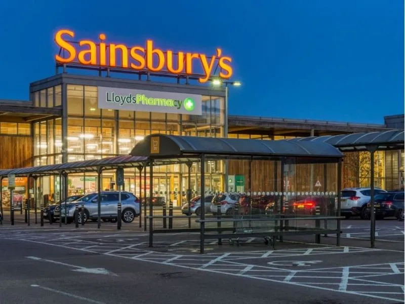Mua socola và bánh ngọt tại Sainsbury’s 