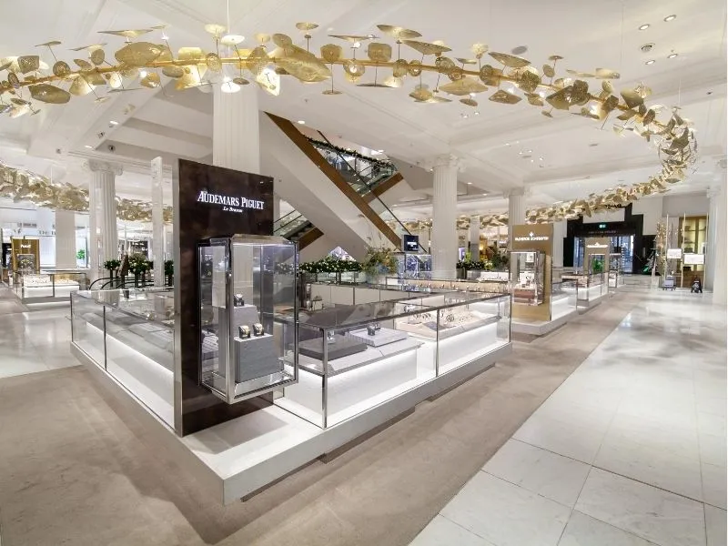 Đi anh nên mua gì?