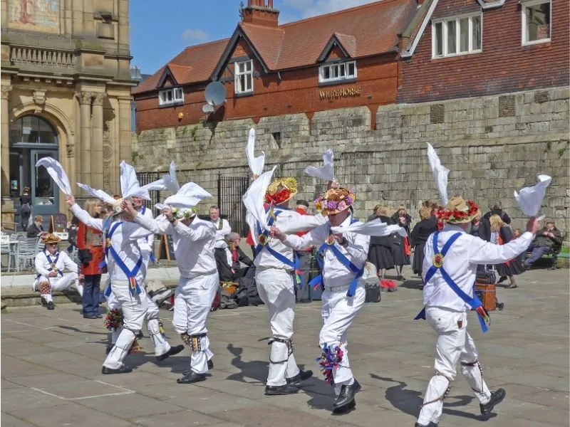 Trang phục Morris Dance – Biểu tượng lễ hội dân gian Anh