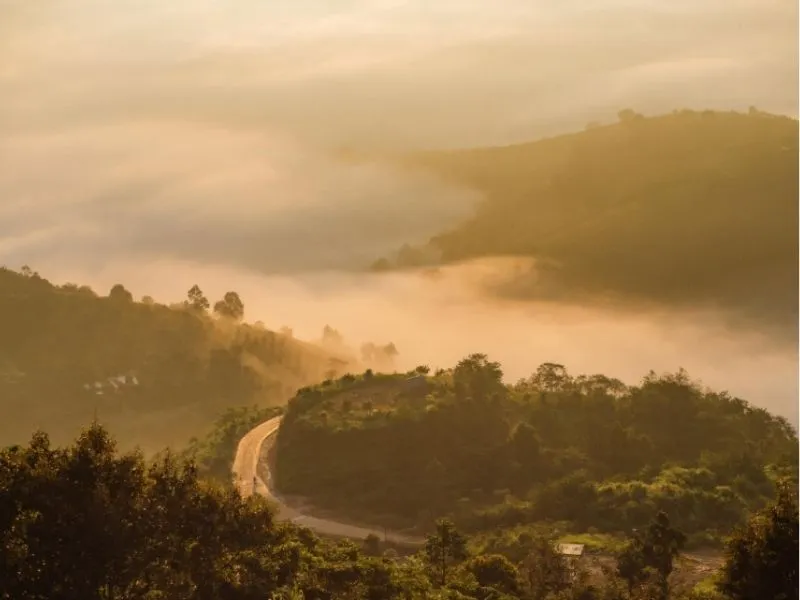 Vẻ đẹp huyền bí khi mây mù giăng phủ tại Glencoe