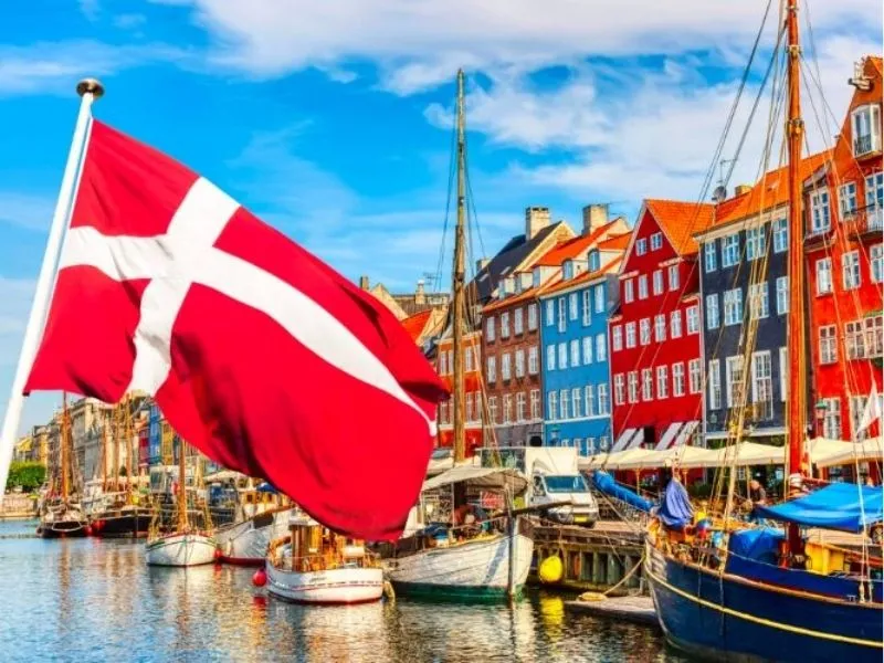 Quốc kỳ Đan Mạch, còn gọi là Dannebrog