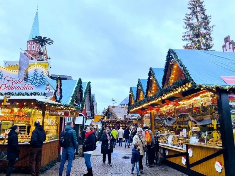 Thỏa thích mua sắm trong mùa Noel Châu Âu