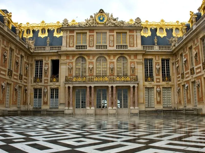 Top 10 lâu đài châu Âu mang dấu ấn thời gian và kiến trúc cổ điển